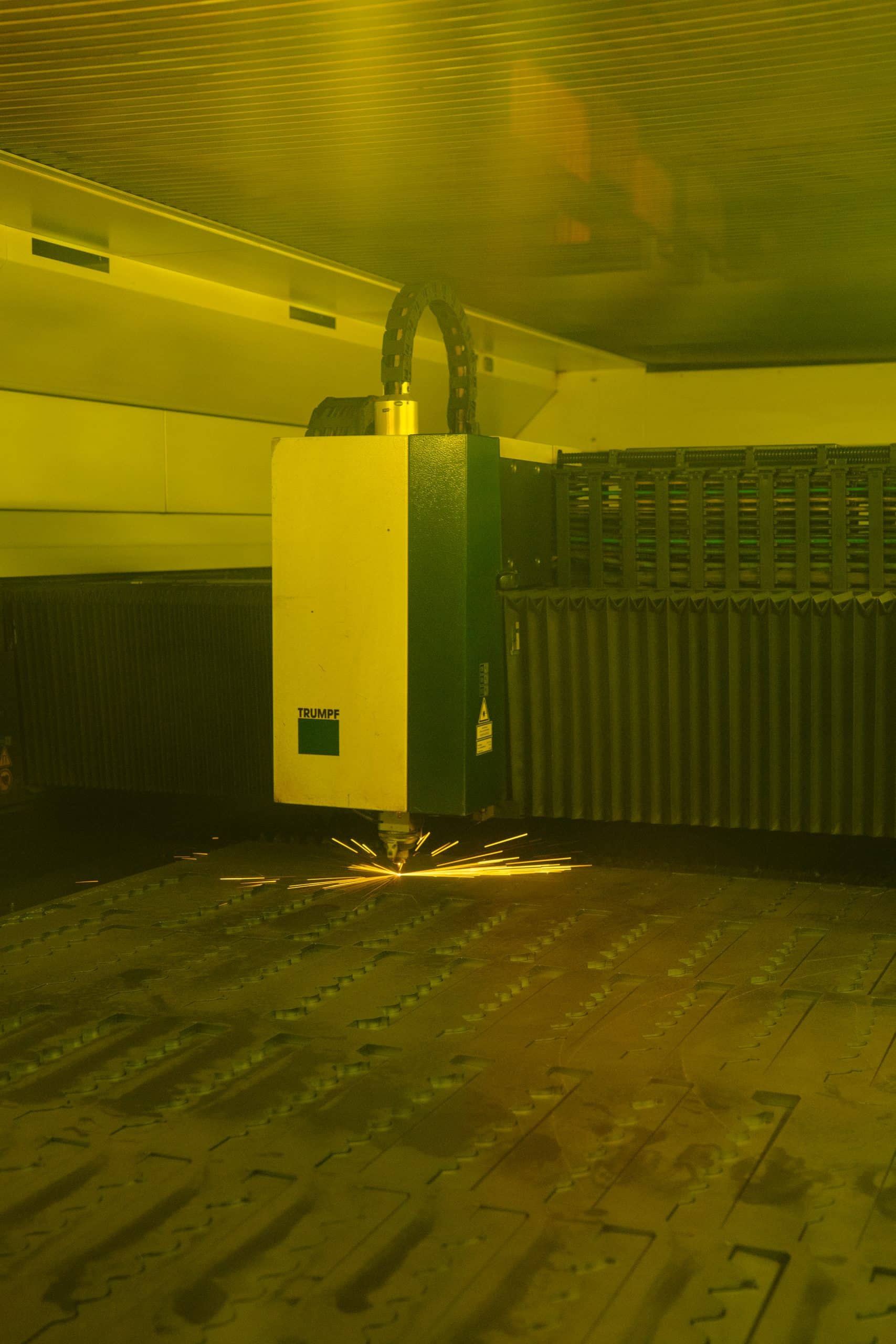 Trumpf-Lasermaschine, Kundenauftrag